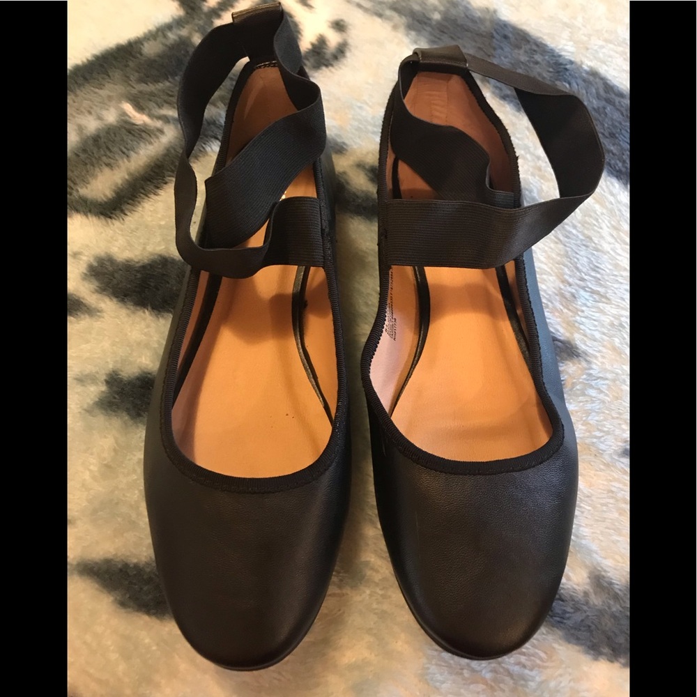 Women’s flats
